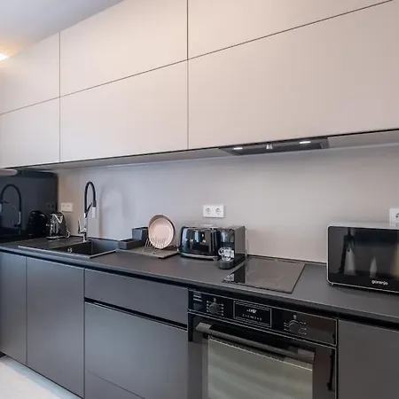 Top-notch Location, An Exceptionally Stylish Flat Апартаменты *
