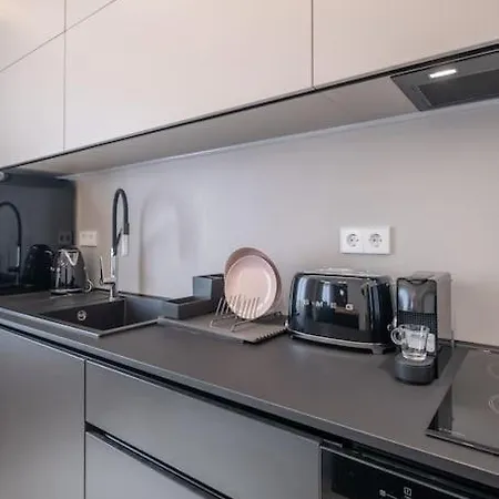 Top-notch Location, An Exceptionally Stylish Flat *