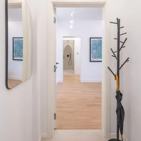 Top-notch Location, An Exceptionally Stylish Flat *